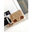 Dettagli perfetti Borse Replica mini con patta in pelle di agnello shearling AS5148 Beige