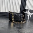 Dettagli perfetti Borsa piccola con patta in pelle di agnello AS5174