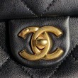 Dettagli perfetti Borsa piccola con patta in pelle di agnello AS5174