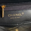 Dettagli perfetti Borsa piccola con patta in pelle di agnello AS5174