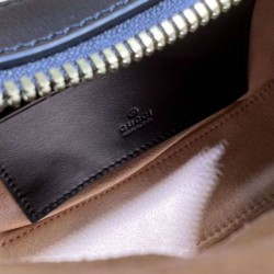 Replica Perfette Gucci GG Marmont Una mini borsa a forma di mezzaluna Nera imitazioni