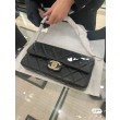 Imitazione Borsa con patta in pelle di agnello nera AS3791