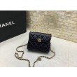 Imitazione Mini pochette con manico con catena nera AP2945