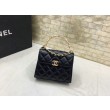 Imitazione Mini pochette con manico con catena nera AP2945
