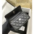 Porta cellulare con patta e catena nera AP3575