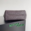Borsa Cabat media Bottega Veneta Intrecciato fondente agnello