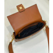Borsa media Baguette Fendi nappa FF marrone