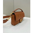 Borsa media Baguette Fendi nappa FF marrone