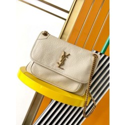 Borsa media Saint Laurent Niki a catena agnello martellata bianca