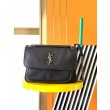 Borsa media Saint Laurent Niki a catena agnello martellata nera