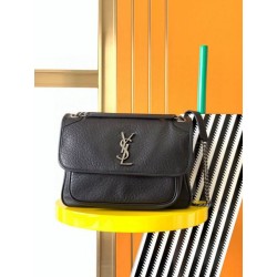 Borsa media Saint Laurent Niki a catena agnello martellata nera