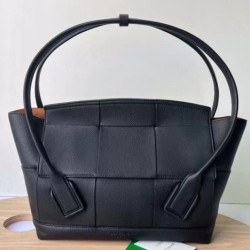 Replica Perfette Bottega Veneta Arco Medium Borse  Alta Qualità Nero Granulato imitazioni