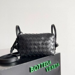 Borsa Replica 1:1 a tracolla Bottega Veneta Piccolo Loop agnello intrecciata nera qualità specchio Replica Perfette Borsa 1:1 a tracolla Bottega Veneta Piccolo Loop agnello intrecciata nera imitazioni