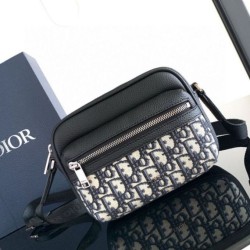 Qualità Specchio Replica Dior Borsa a tracolla con cerniera Mini Rider 2.0 beige obliquo con pelle nera Riproduzione Fedele Dior Borsa a tracolla con cerniera Mini Rider 2.0 beige obliquo con pelle nera imitazioni