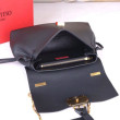 fedele Valentino Medium VRing Chain Borse Replica Nero Grainy Calfskin fedele Valentino Medium VRing Chain Borse Replica Nero Grainy Calfskin