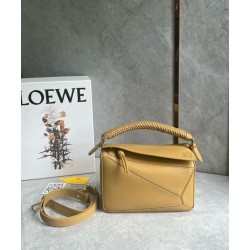 Loewe Puzzle Piccolo Borse Replica Sahara Vitello con Manico Intrecciato