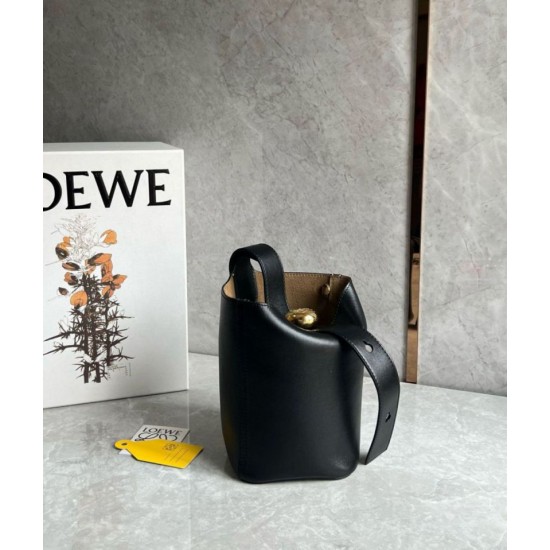 Replica Perfette Loewe Mini Pebble Bucket Borsa Nero Vitello imitazioni
