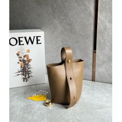 Loewe Mini Pebble Bucket Borsa Oak Calfskin