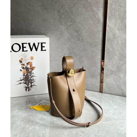 Replica Perfette Loewe Mini Pebble Bucket Borsa Oak Calfskin imitazioni