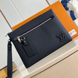 Qualità Specchio Replica LV Takeoff Pouch Louis Vuitton Aerogram blu navy M11486 Riproduzione Fedele LV Takeoff Pouch Louis Vuitton Aerogram blu navy M11486 imitazioni