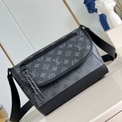 Riproduzione Fedele LV Pulse Messenger Borse Replica tela monogram Eclipse M12681 imitazioni