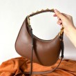 Valentino Stud Sign Hobo Borsa Marrone Scuro
