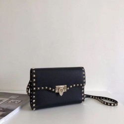Qualità Specchio Replica Valentino Rockstud Piccolo Crossbody Borsa Nero Granulato Riproduzione Fedele Valentino Rockstud Piccolo Crossbody Borsa Nero Granulato imitazioni