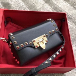 Qualità Specchio Replica Valentino Mini Rockstud Crossbody Borse Nero Vitello Riproduzione Fedele Valentino Mini Rockstud Crossbody Borse Replica Nero Vitello imitazioni