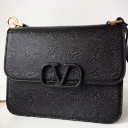 Qualità Specchio Replica Valentino Vsling Grande Borse a tracolla Nero Vitello Granulato Riproduzione Fedele Valentino Vsling Grande Borse a tracolla Nero Vitello Granulato imitazioni