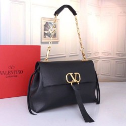 Riproduzione Fedele fedele Valentino Medium VRing Chain Borse Replica Nero Grainy Calfskin imitazioni