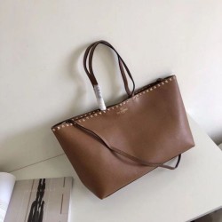 Qualità Specchio Replica Valentino Rockstud Shopping Bora Pari all'originale replica Grande Marrone Riproduzione Fedele Valentino Rockstud Shopping Bora Pari all'originale replica Grande Marrone imitazioni