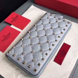 Riproduzione Fedele Qualità superiore replica Valentino Rockstud Spike Zip Portafoglio Sky Blue Agnello imitazioni