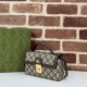 Replica Gucci 837466 Perfetta a tracolla maxi Softbit oversize in suede Marrone Imitazioni Replica qualità specchio Gucci 837466 Perfetta a tracolla maxi Softbit oversize in suede Marrone