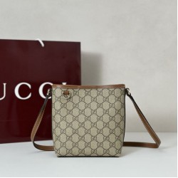 Replica qualità specchio Borsa a tracolla Gucci Half Horsebit Mini/media 860787 Pelle Granata Bianco
