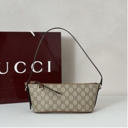 Replica qualità specchio Borsa a tracolla piccola Gucci GG Emblem 847281 Nera