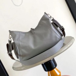 Replica Borse Firmate a tracolla Louis Vuitton CarryAll Cargo Vibe PM M12579 Grigia Imitazioni Replica qualità specchio Borse Firmate a tracolla Louis Vuitton CarryAll Cargo Vibe PM M12579 Grigia
