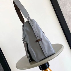 Replica Borse Louis Vuitton CarryAll Cargo Vibe MM M25143 Grigia Imitazioni Replica qualità specchio Borse Louis Vuitton CarryAll Cargo Vibe MM M25143 Grigia