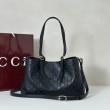 Borsa a tracolla piccola Gucci GG Emblem 847281 Marrone