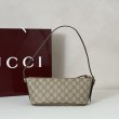 Borsa a tracolla piccola Gucci GG Emblem 847281 Nera