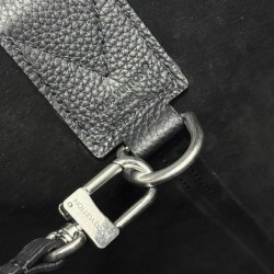 Replica Perfetta hobo da uomo LV Verso M27022 Nera