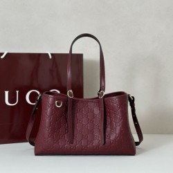 Gucci 815214 Borsa tote media GG Emblem in pelle goffrata nera