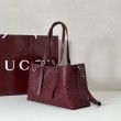 Gucci 815214 Borsa tote media GG Emblem in pelle goffrata nera