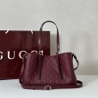 Gucci 815214 Borsa tote media GG Emblem in pelle goffrata nera