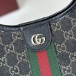 Gucci 815214 Imitazioni borse griffate tote media GG Emblem in pelle goffrata rossa