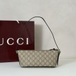 Gucci 847090 Borsa a secchiello nano GG Emblem nera in pelle GG