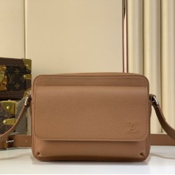 Replica qualità specchio LV Borsa da uomo Boarding Messenger Louis Vuitton Aerogram m25981 Marrone