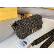 Borse Replica Baguette Media Fendi Strisce Intrecciate
