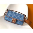 Replica Perfetta media Fendi Baguette in denim con ricamo FF