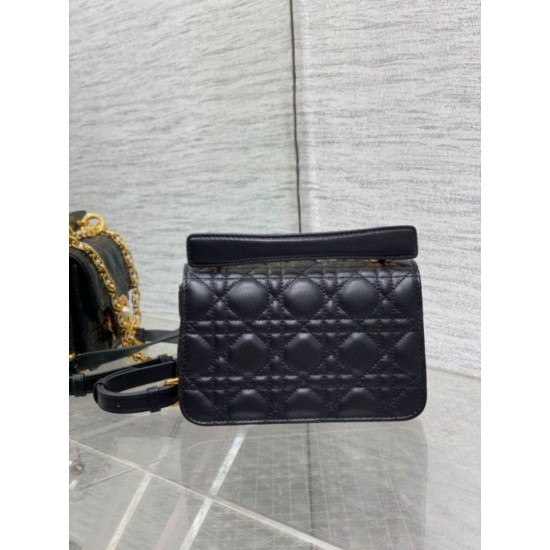 Qualità Specchio Replica Dior Mini Jolie Borsa con Manico Superiore Nera Cannage Calfskin Riproduzione Fedele Dior Mini Jolie Borsa con Manico Superiore Nera Cannage Calfskin imitazioni