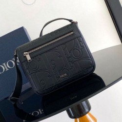 Qualità Specchio Replica Bora Pari all'originale replica a tracolla Dior da uomo con patta nera Gravity Riproduzione Fedele Bora Pari all'originale replica a tracolla Dior da uomo con patta nera Gravity imitazioni